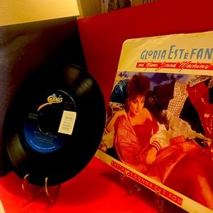 1980s MINT-EXC GLORIA ESTEFAN Rhythm Is Gonna Get You/ GIVE IT UP 07059 45